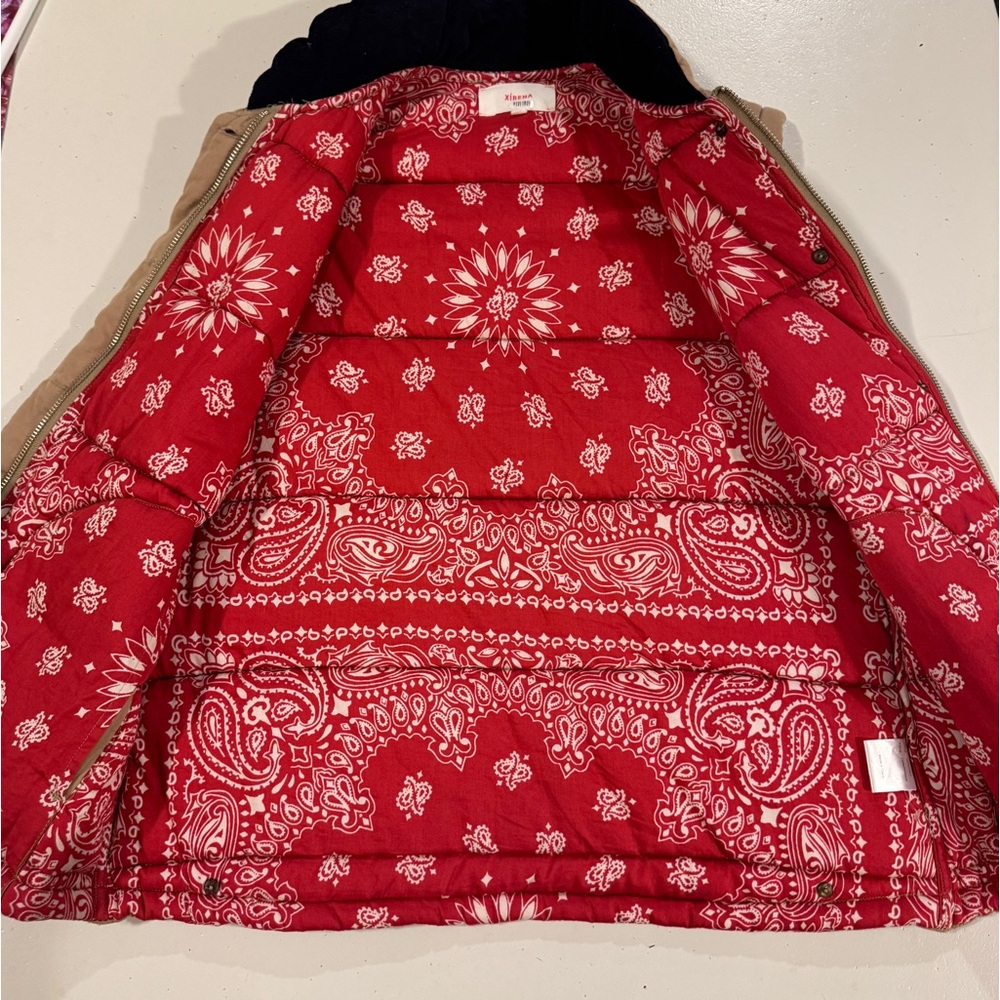 Xirena tan puffer vest size small bandana print interior with tortoise buttons